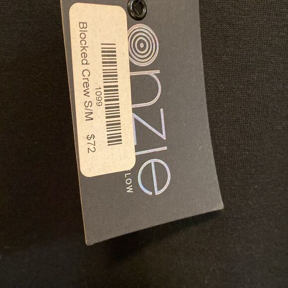 Onzie Flow Blocked Crew sweatshirt. S/M. Black and white. - Picture 2 of 5